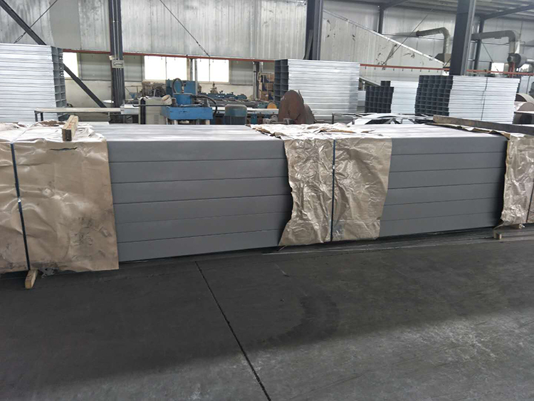 轻型高强度桥架材质偷工减料：肉眼难辨的隐形炸弹